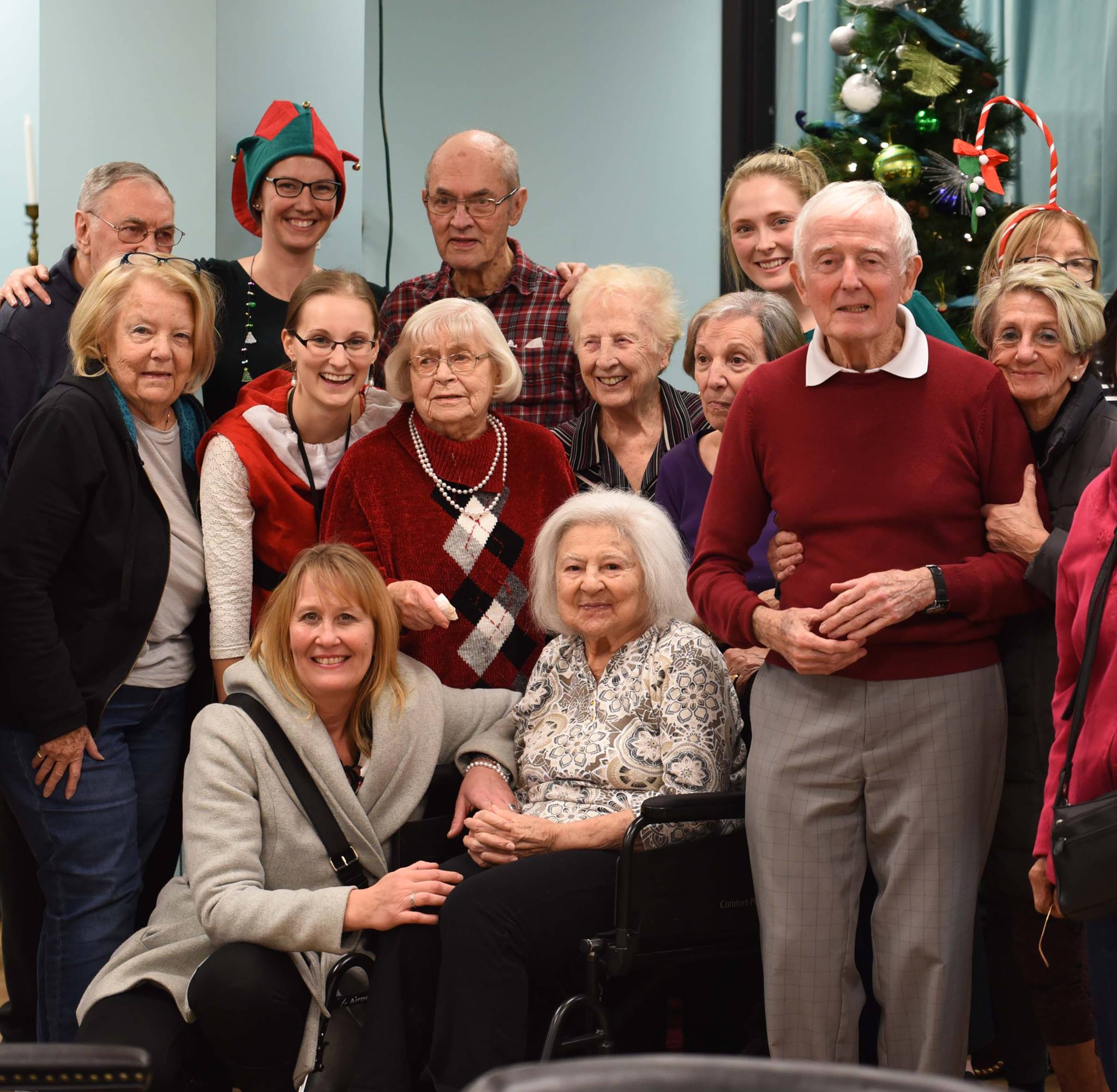 48426661_939109106294522_1706669967337848832_n (1) Happy Members at our Clubs during the Christmas celebration.